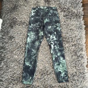 Lulu Align leggings. Worn once. High rise. Size 6. Inseam 25. No piling.